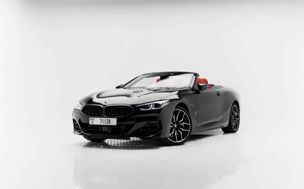 BMW 840i Black 2023 להשכרה בדובאי