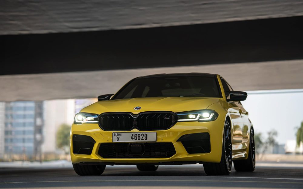 ב.מ.וו M5 קומפטישן צהובה