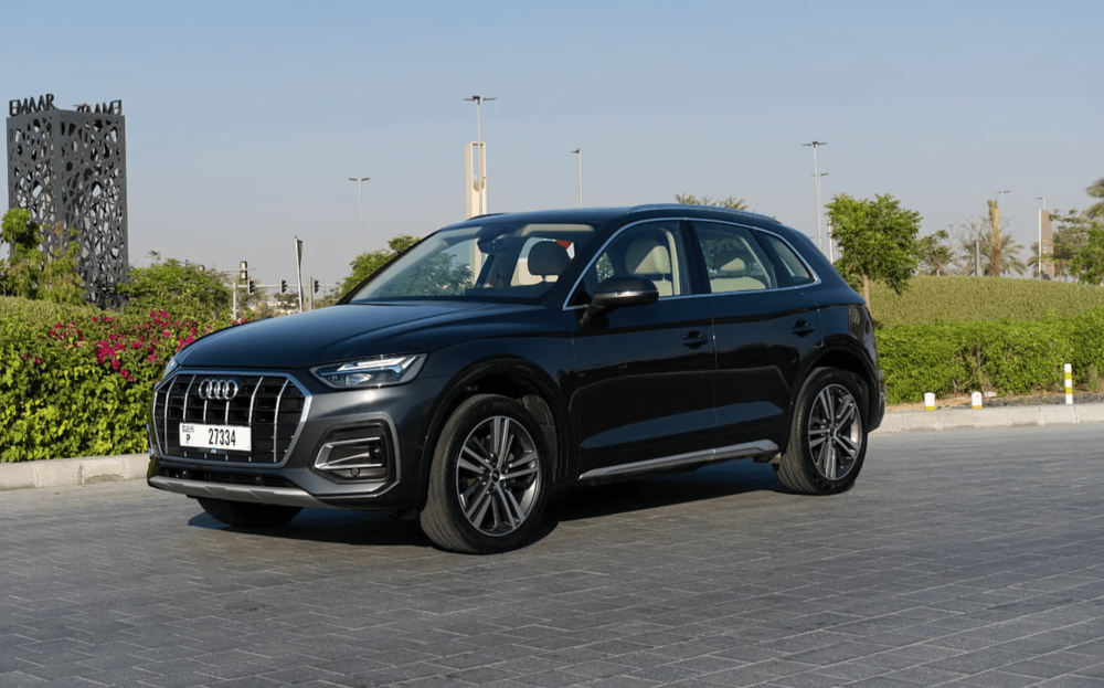 השכרת אאודי Q5 אפורה בדובאי - רכב SUV יוקרתי ונוח לחוויית נהיגה מתקדמת בעיר.”